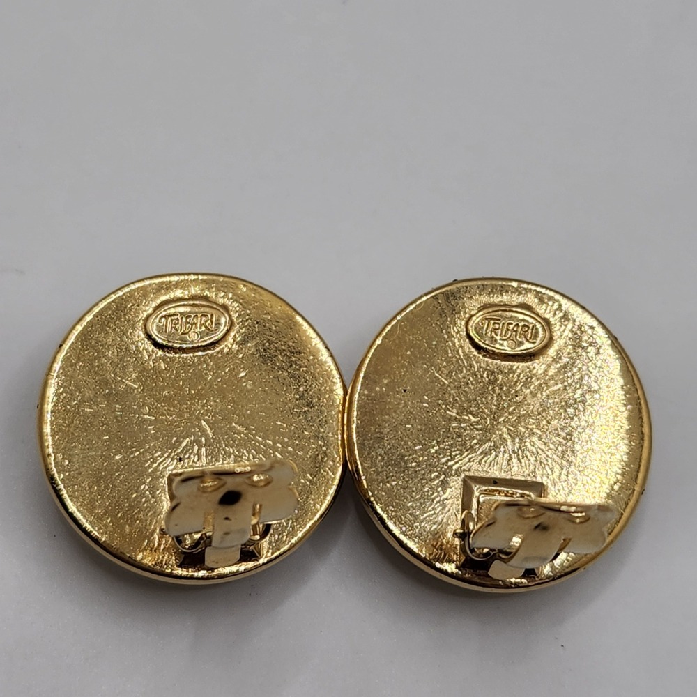 Vintage‎ Trifari Black Cabochon Gold Tone Beaded Border Clip On Button Earrings - Picture 5 of 8